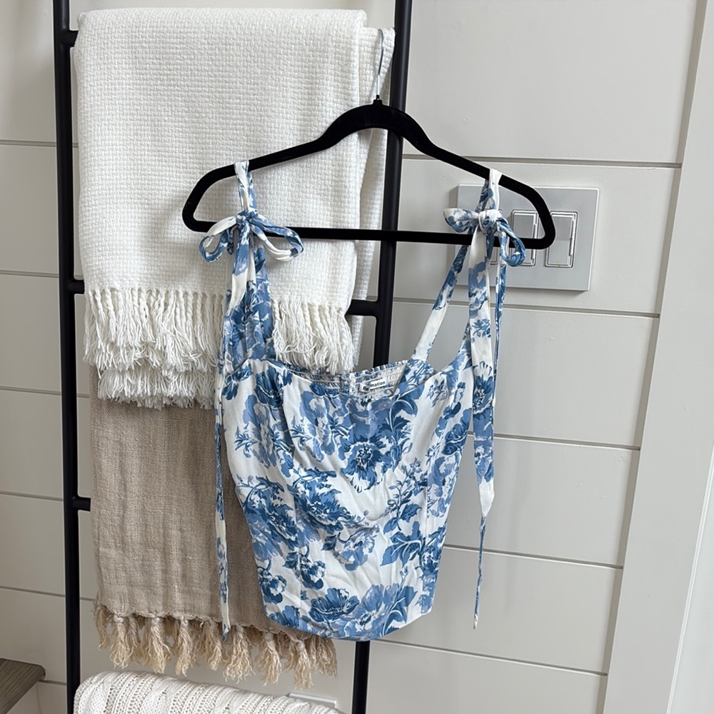 Reformation Top. Size 6.